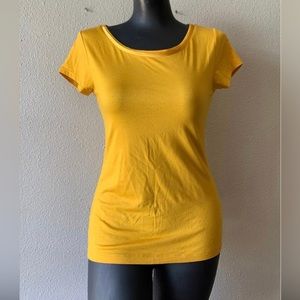 Banana Republic XS Bright Yellow T-Shirt Blouse Short Sleeves